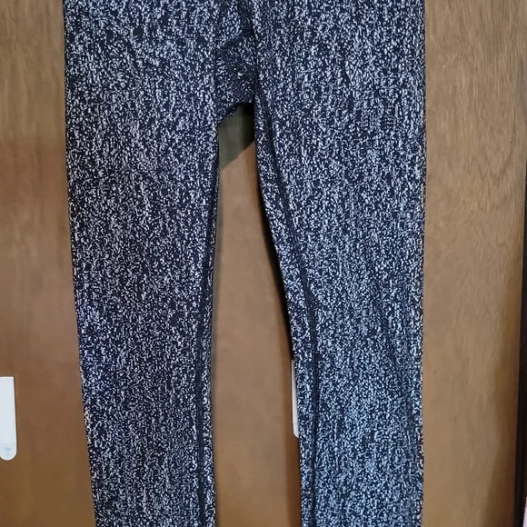 Lululemon Athletica Black and Gray Patterned Leggings - Picture 2 of 4